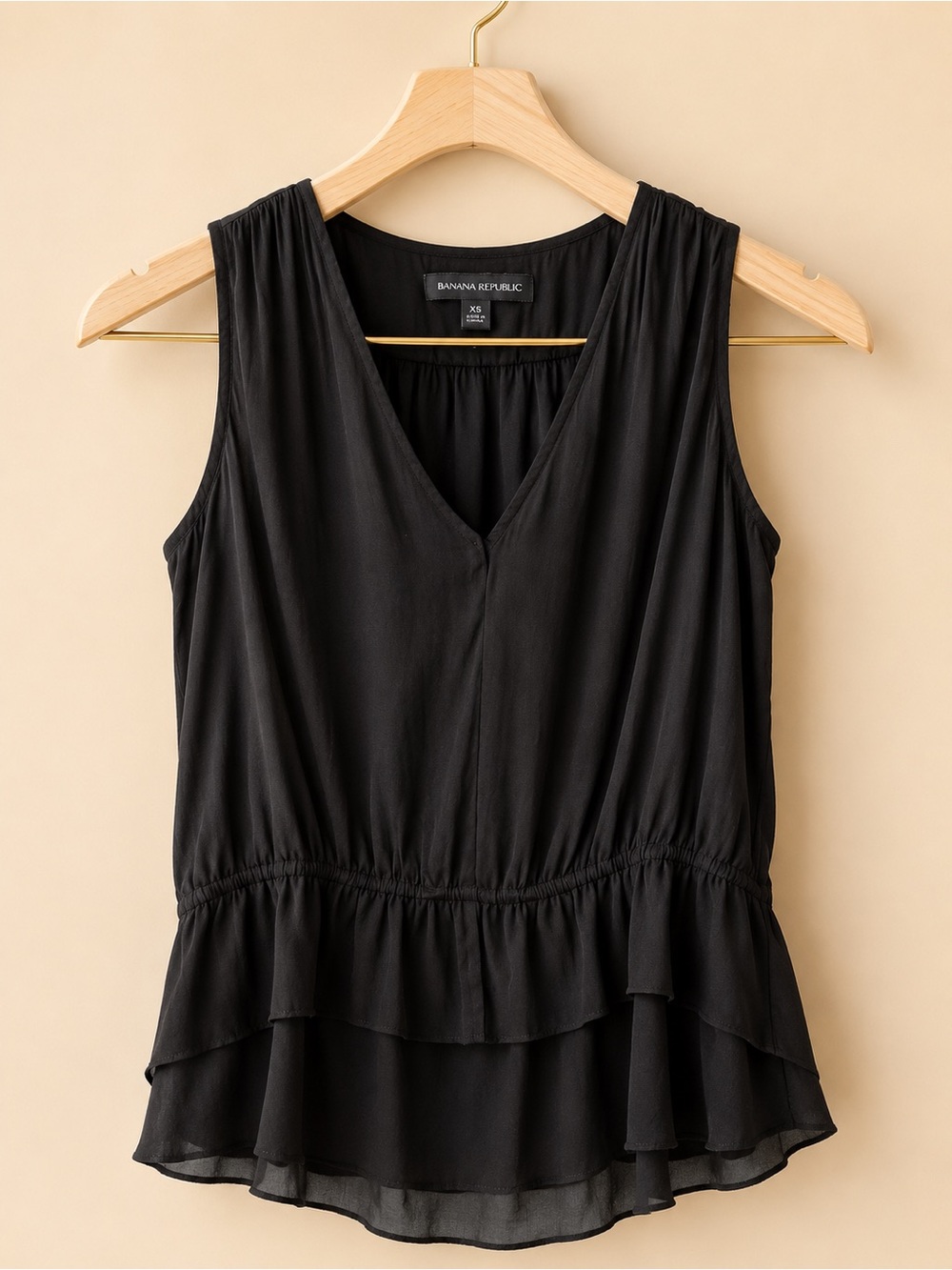 Banana Republic Women's Black Sleeveless V-Neck Peplum satin Top